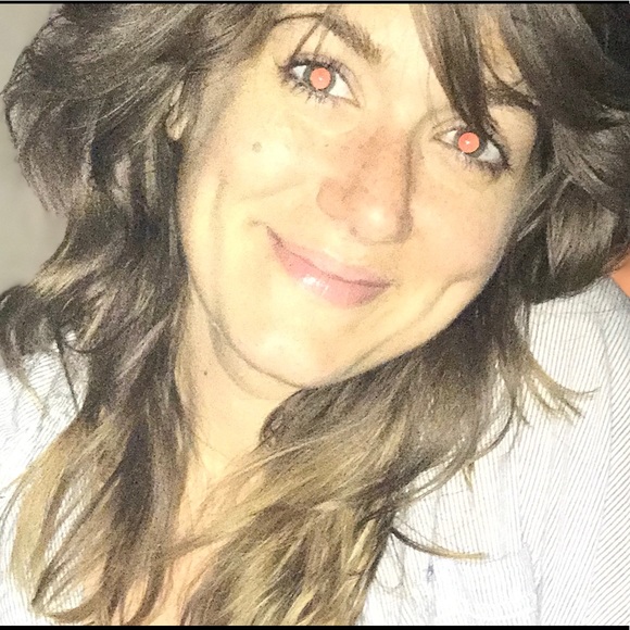 Meet your Posher, Lauren - Picture 2 of 2